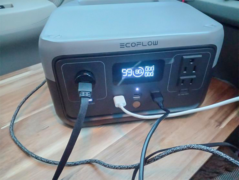 車中泊で使用するポータブル電源