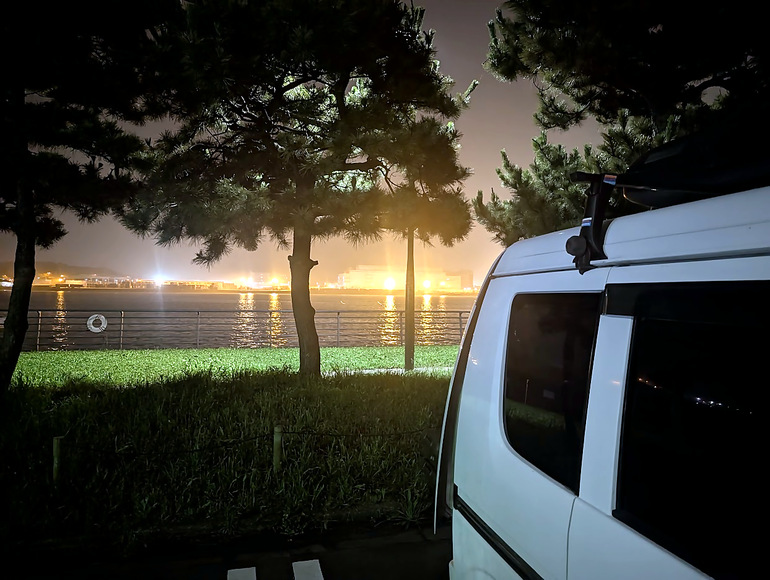 暁ふ頭公園駐車場からの風景