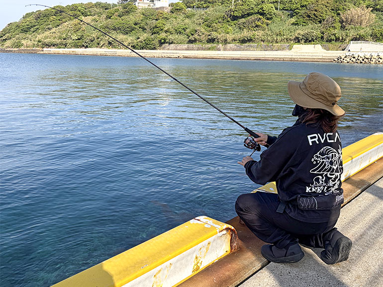 呼子台場みなとプラザの目の前にある漁港で釣り