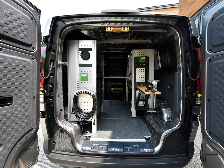PV5 カーゴの荷室