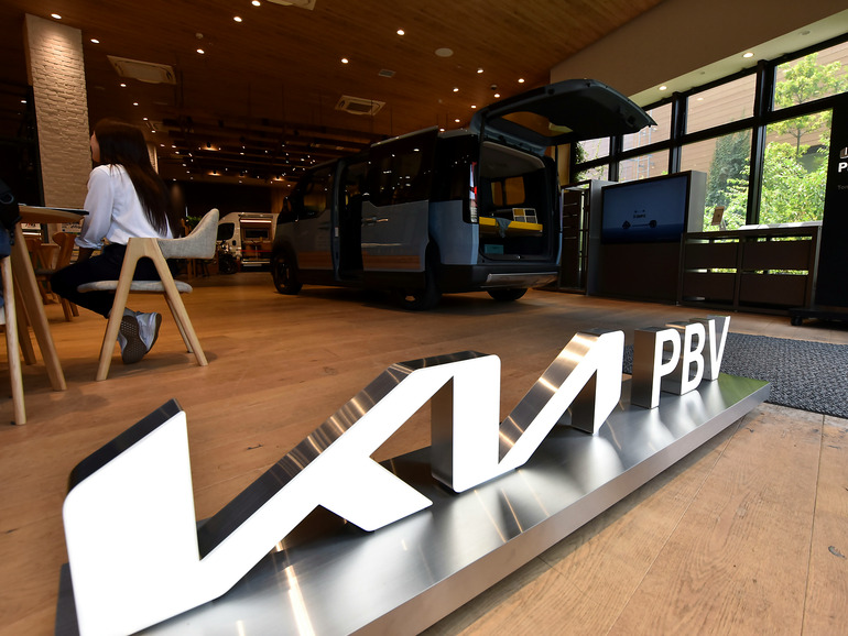 トイファクトリーKia PBV 東名横浜店内