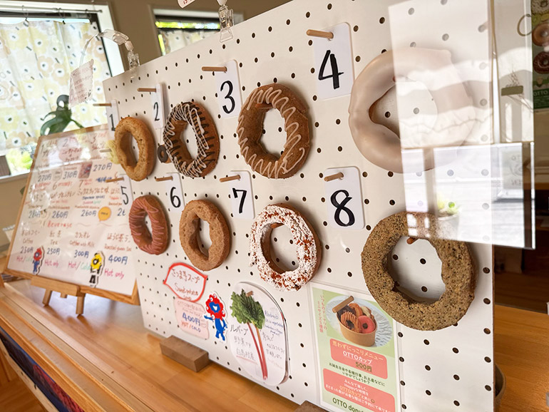 OTTO donuts hakuba店内