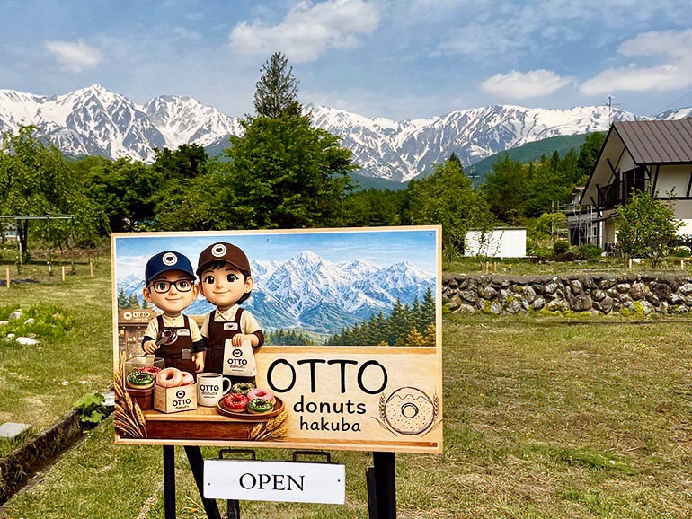 OTTO donuts hakubaの看板