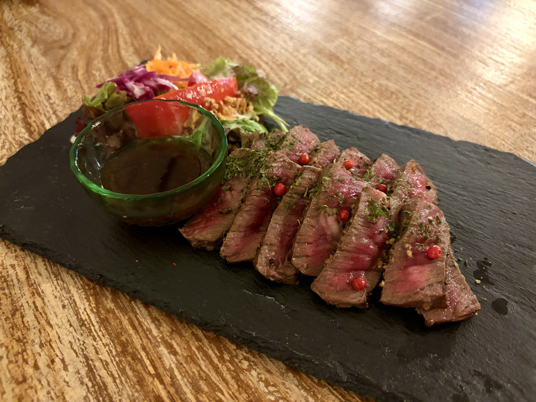 Hau'oli Deliの赤身肉ステーキ
