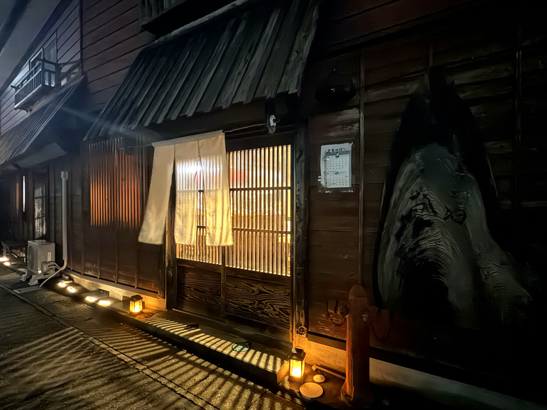 蕎麦と酒おもたかの外観