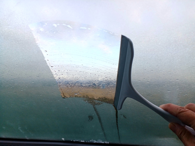 湿気で窓が結露
