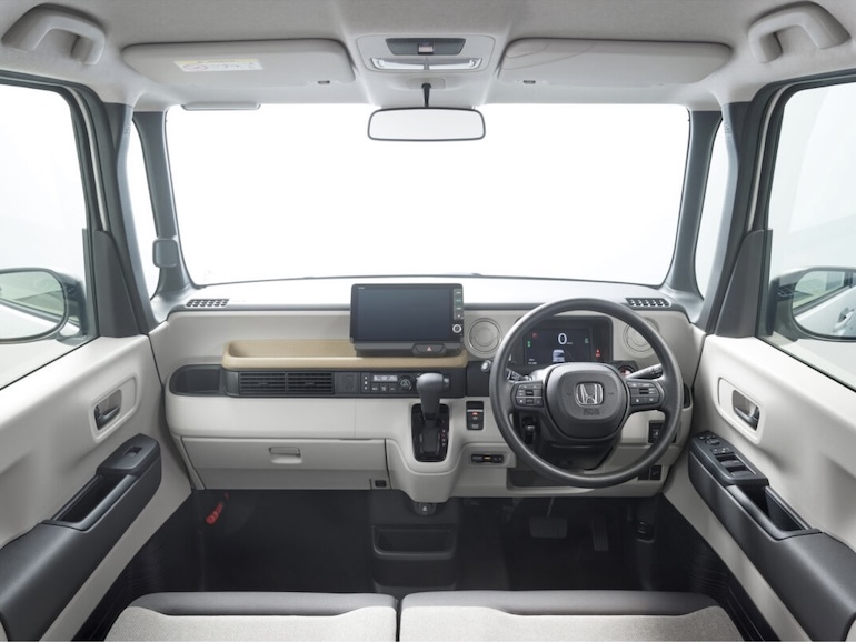 N-BOXの車内