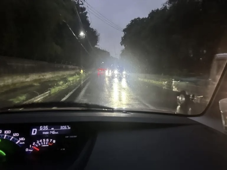 夜の運転