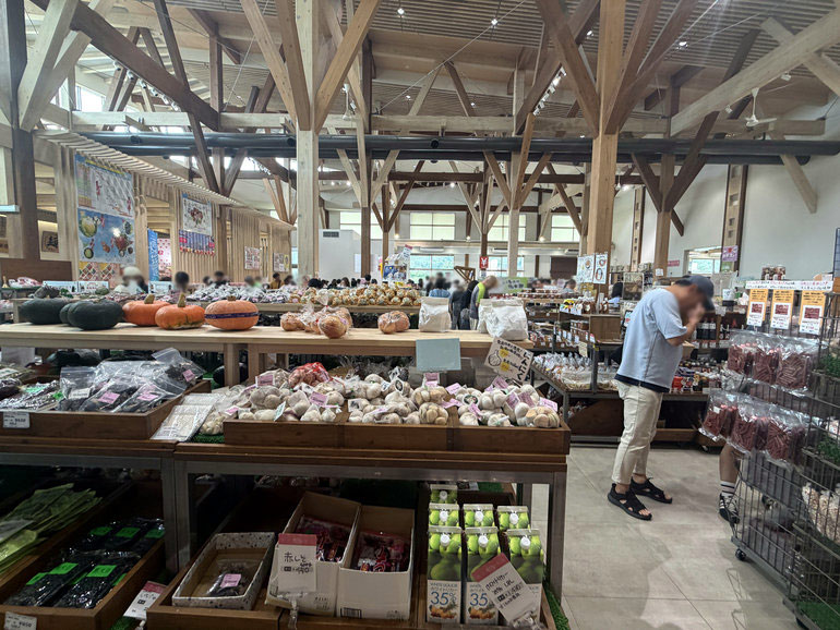 道の駅 ふくしま店内