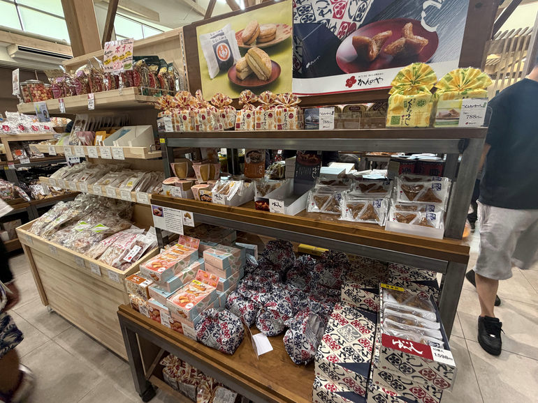道の駅 ふくしま店内