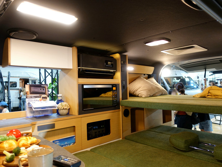 アルパインのECOシステム設置の車内