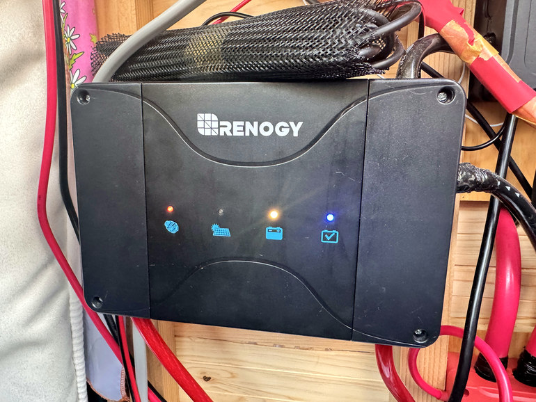 走行充電器
