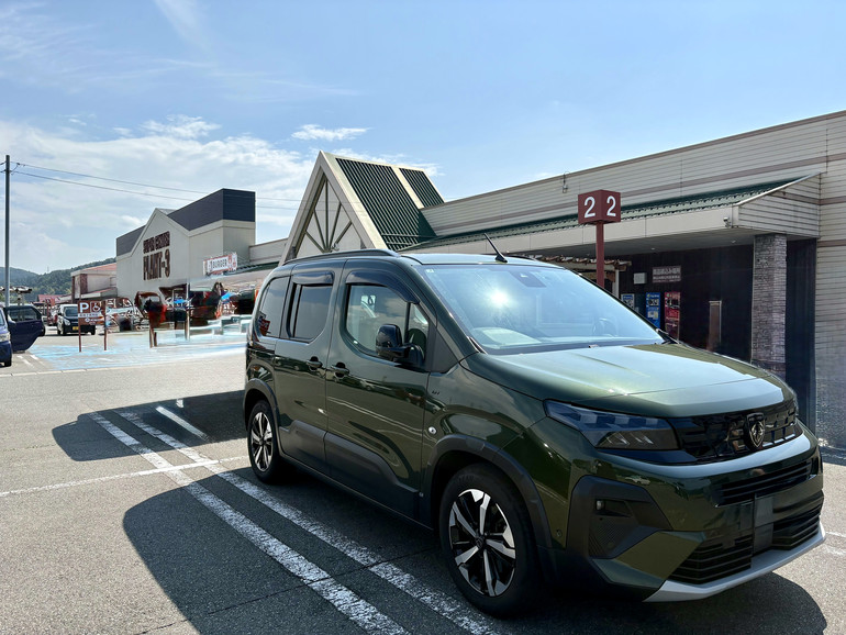 PLANT-3 清水店の駐車場
