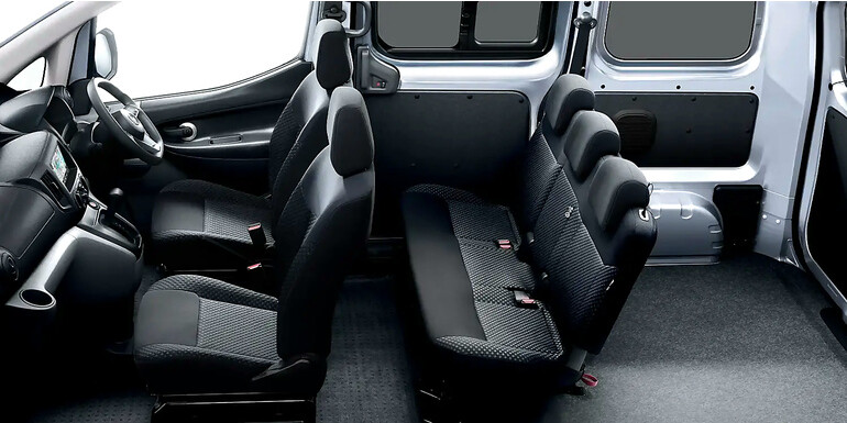 日産・NV200バネット室内