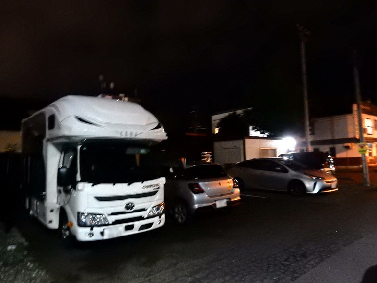 Guest House モモ夜の様子